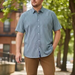 UNTUCKit Short-Sleeve Button-Down Shirt in Blue and White Geo